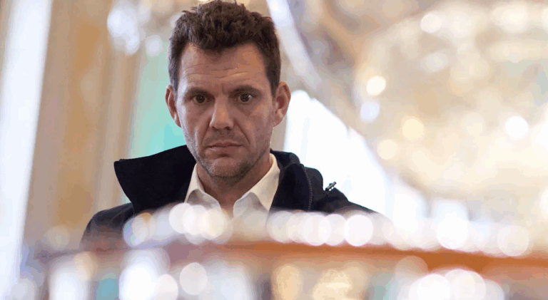 Mathieu reage à atitude displicente de Moutet: «Se eu tiver de lhe dizer algo, dir-lhe-ei»