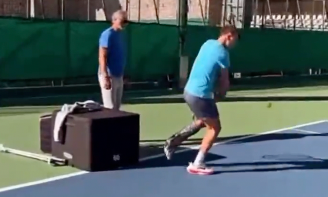 [VÍDEO] Rune não abranda na recuperação e até treina… ao pé coxinho