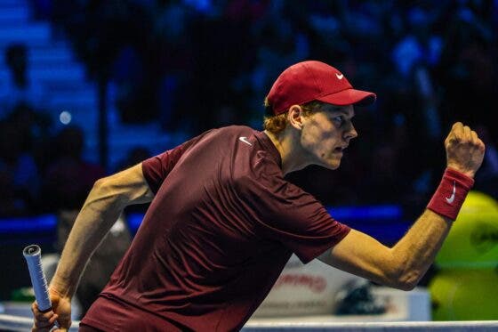 Sinner bate Zverev, garante ‘meias’ das ATP Finals e continua vivo na luta pelo número um