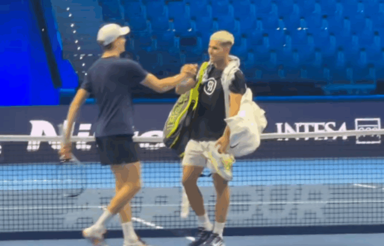 Sinner e Alcaraz já estão em Turim a preparar as Finals e até se cruzaram em pleno court