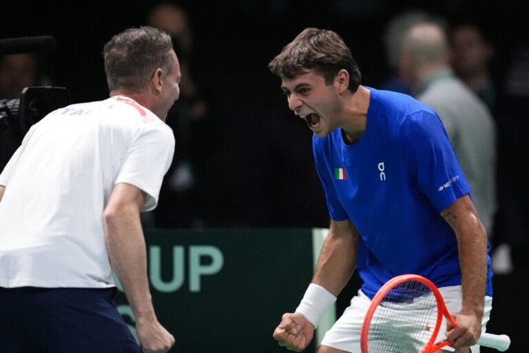 Tritália! Cobolli vence batalha e dá terceira Taça Davis seguida a Itália