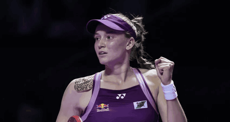 Rybakina brilha mais alto, bate Sabalenka e conquista WTA Finals pela primeira vez