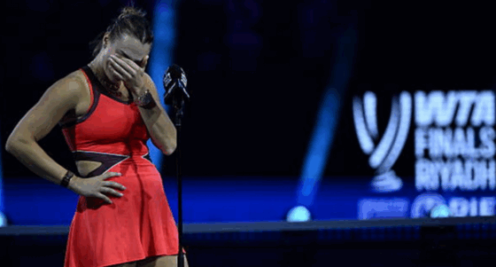 Sabalenka rende-se a Rybakina nas WTA Finals: «Destruíste-me no court…»