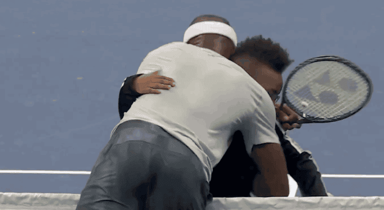 [VÍDEO] Tiafoe partilha momento especial com jovem craque de 9 anos em exibição