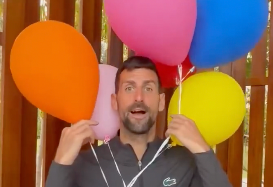 [VÍDEO] Djokovic desejou um feliz Natal… em cinco idiomas!