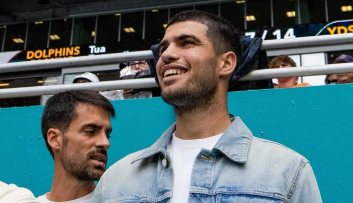 Alcaraz foi figura no duelo entre Miami Dolphins e New Orleans Saints para a NFL