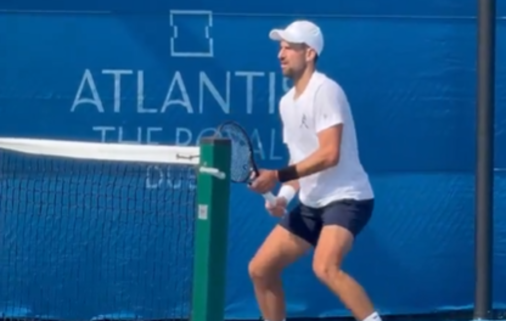 [VÍDEO] Djokovic passa para nova fase da pré-época e treina no Dubai a alta intensidade