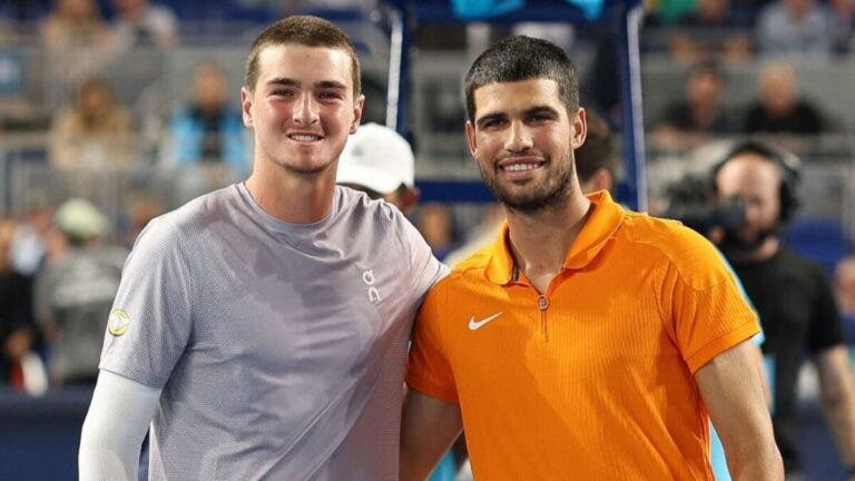 OFICIAL: Carlos Alcaraz e João Fonseca têm duelo de exibição marcado no Brasil