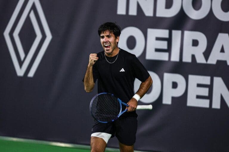 Tiago Torres vence batalha dramática e avança para os ‘oitavos’ no Indoor Oeiras Open 2