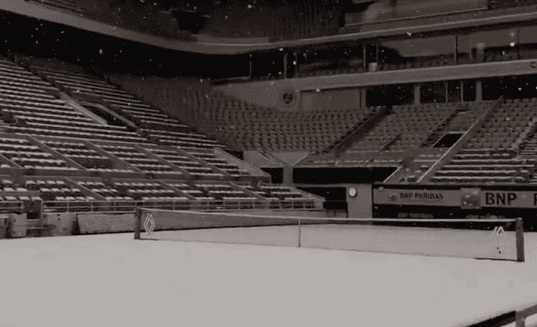 [VÍDEO] Roland Garros vira postal com manto de neve a cobrir os courts