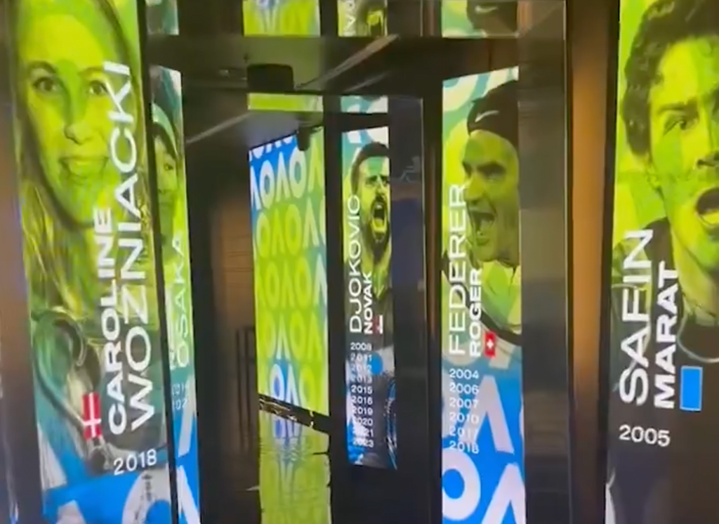 [VÍDEO] O incrível corredor dos campeões a caminho da Rod Laver Arena