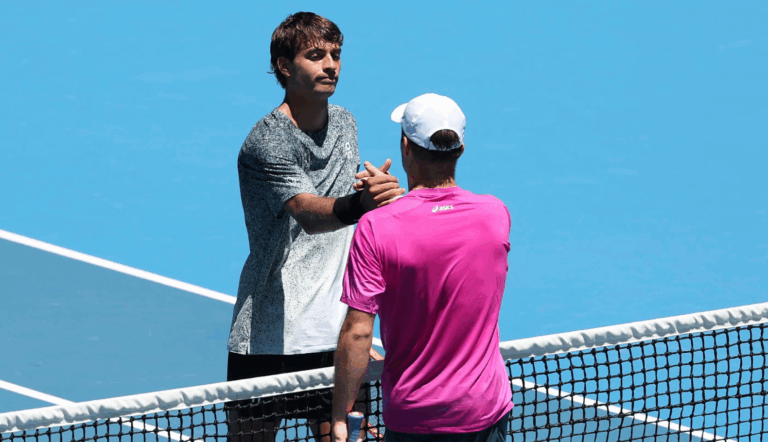 Cobolli arrasado por qualifier na primeira ronda; Etcheverry vence primeira maratona da semana