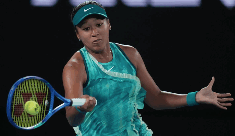 Osaka acorda a tempo de evitar escândalo e avança no Australian Open