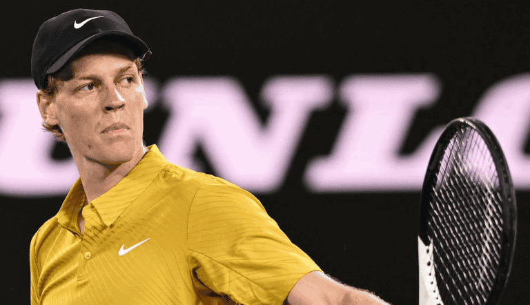 Sinner sobrevive às cãibras, ao calor e vira encontro dramático rumo aos ‘oitavos’ do Australian Open