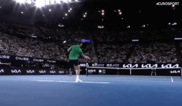 [VÍDEO] Novak Djokovic esteve a centímetros de ser desqualificado no Australian Open