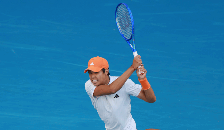 Tien humilha Medvedev no Australian Open e estreia-se em ‘quartos’ de Grand Slam