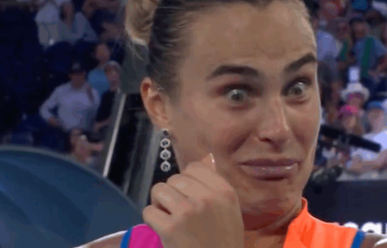 [VÍDEO] Sabalenka foi questionada sobre que prenda daria a Alcaraz e reagiu assim