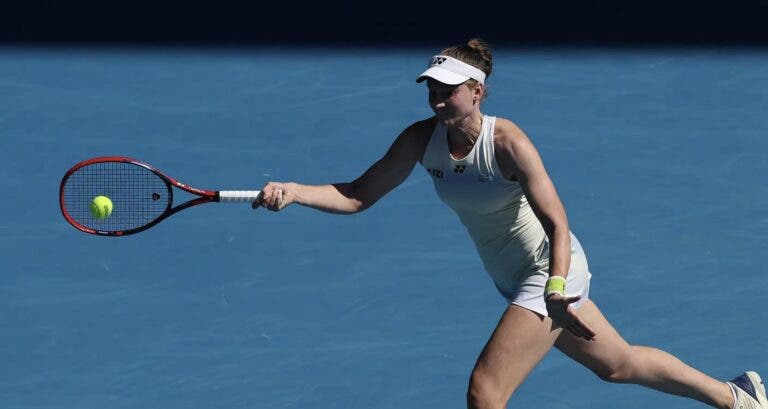 Rybakina entra com triunfo tranquilo no Australian Open