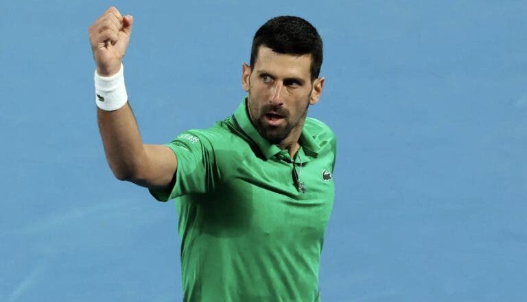 Djokovic ainda salvou set points mas avança para os ‘oitavos’ de um Slam… pela 70.ª vez
