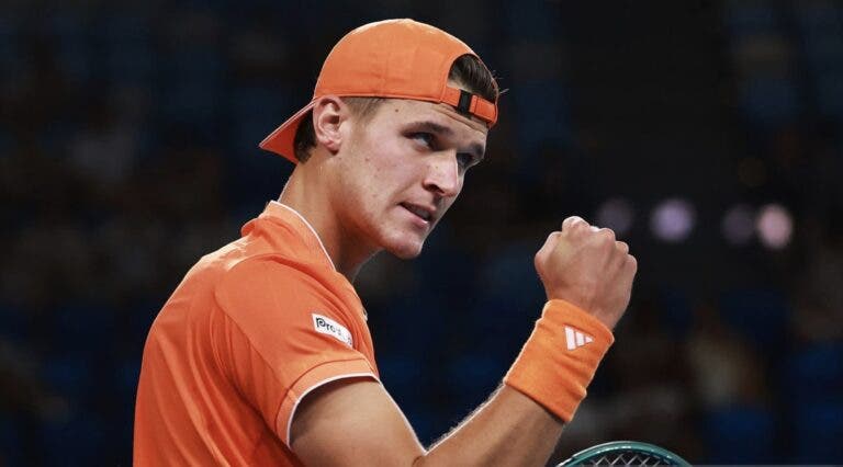 Mensik apura-se para os primeiros oitavos-de-final de Slam e desafia… Djokovic