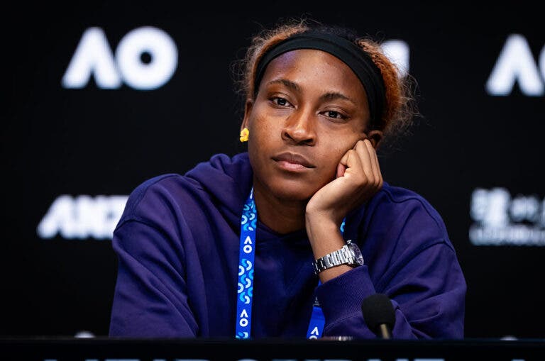 Gauff pede mais privacidade após ser filmada a destruir raqueta no interior da Rod Laver Arena