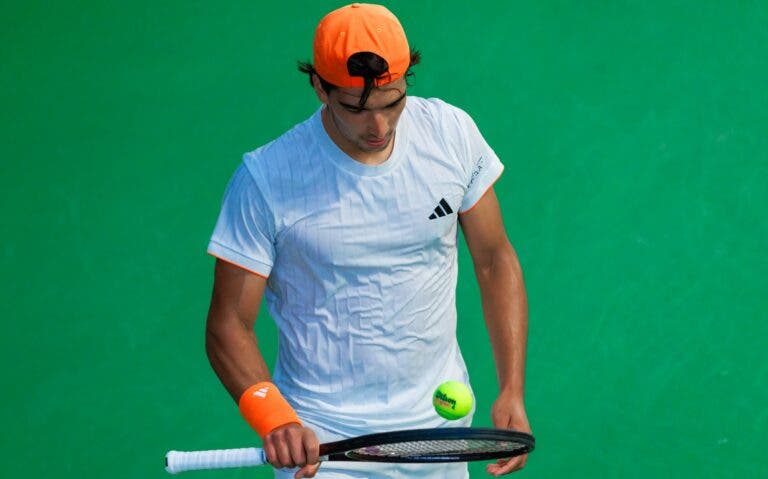 Henrique Rocha e Tiago Pereira também perdem na 1.ª ronda do Indoor Oeiras Open