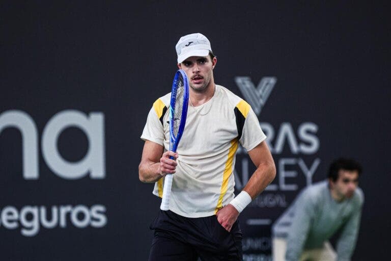 Faria vira para bater Pereira e avança no Indoor Oeiras Open 2