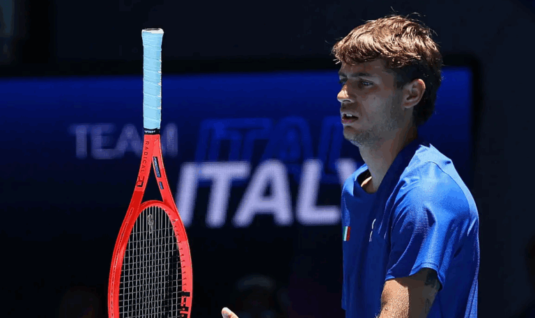Cobolli perde de forma incrível e a Itália é eliminada da United Cup