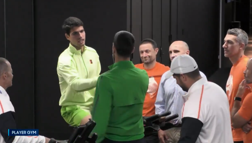 [VÍDEO] Djokovic interrompeu preparação para duelo com Sinner para felicitar Alcaraz