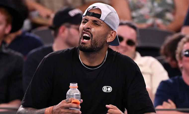 Kyrgios volta aos singulares quase um ano depois com derrota rápida; Paul também é eliminado