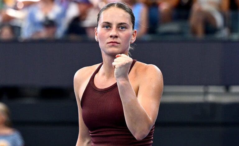 Kostyuk humilha Pegula rumo à final em Brisbane
