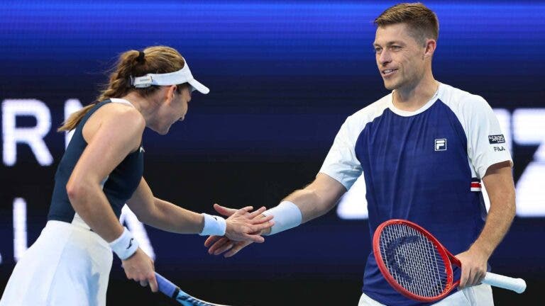 Grã-Bretanha resiste no par, elimina Japão e entra bem na United Cup