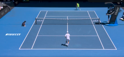 [VÍDEO] Alcaraz e Moutet encantam com ponto incrível no Australian Open