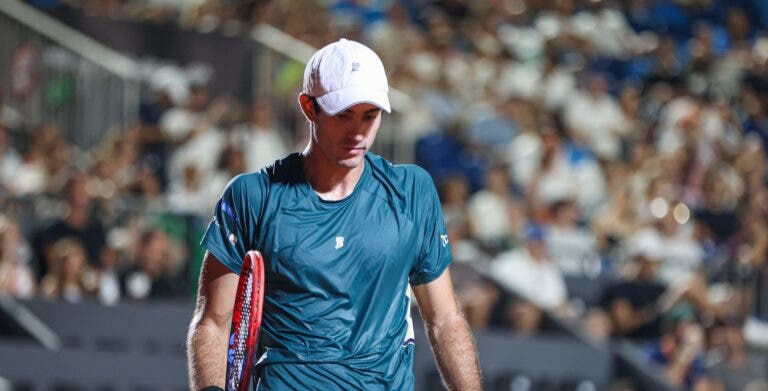 Gustavo Heide esboça reação, mas cai na estreia do Rio Open