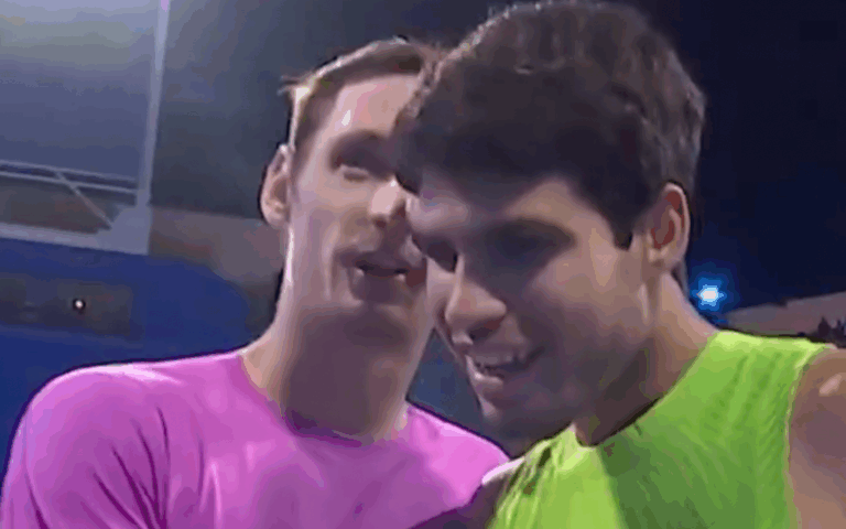 [VÍDEO] O curioso cumprimento à rede entre Royer e Alcaraz: «Fico à tua espera!»