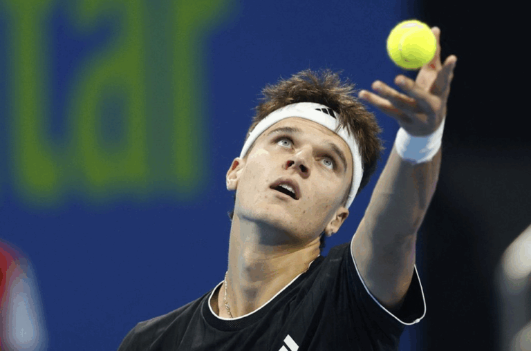 Mensik faz o impensável e quebra registo brutal de Sinner