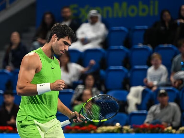 Alcaraz evita horas extra no regresso, segue para os ‘oitavos’ em Doha e mantém invencibilidade em 2026