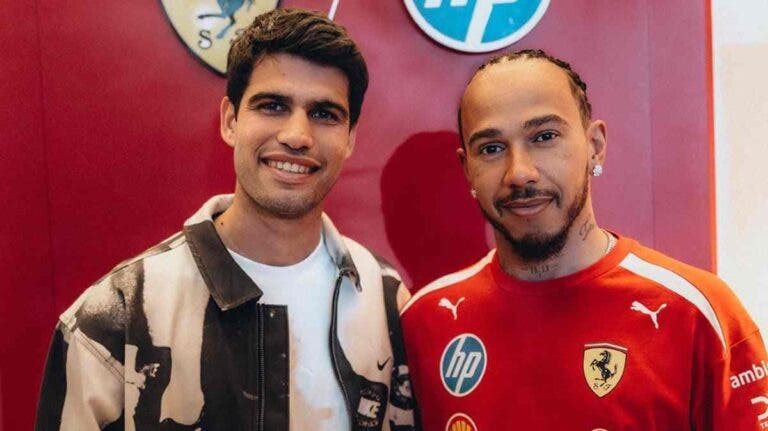 Alcaraz foi assistir aos testes de Fórmula 1 no Bahrain e tirou fotografias com Hamilton, Leclerc, Sainz e Alonso