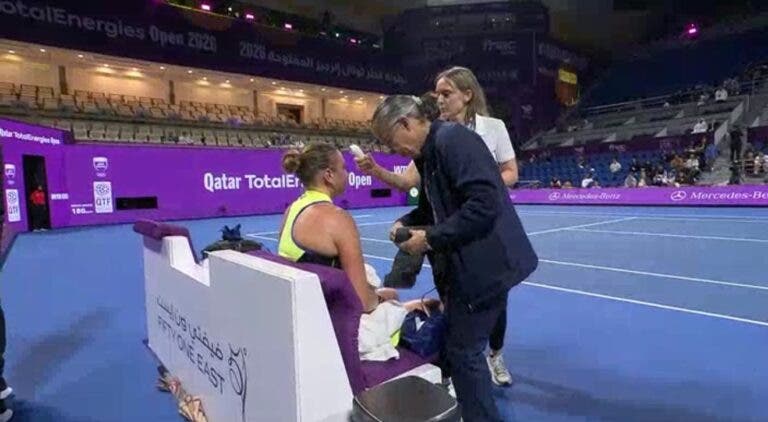 Campeã Anisimova e Raducanu desistem a meio dos seus encontros em Doha