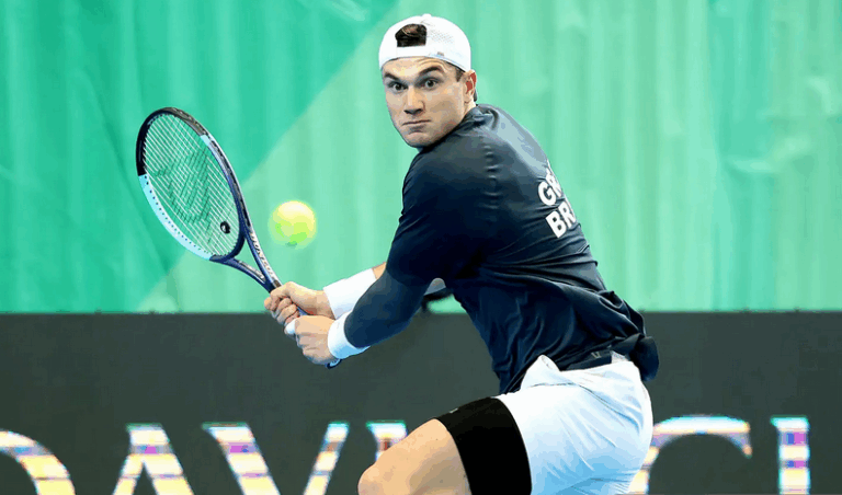 Draper regressa à competição com vitória arrasadora na Davis