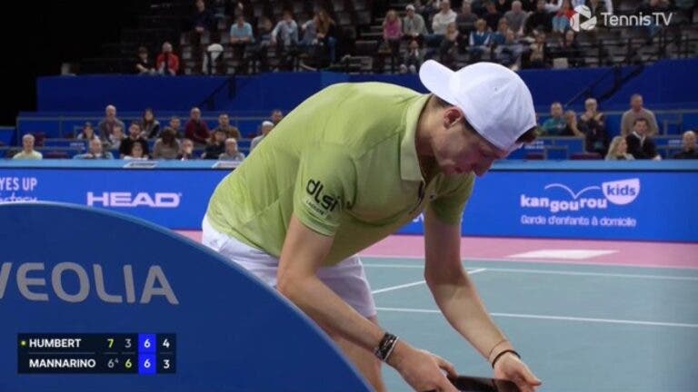 O que aconteceu? Humbert estava perto da vitória, foi ver o telemóvel e… não ganhou mais nenhum ponto