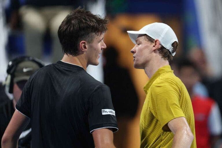 Mensik rendido: «Sinner e Alcaraz são os melhores do mundo, depois deles não há nenhum»