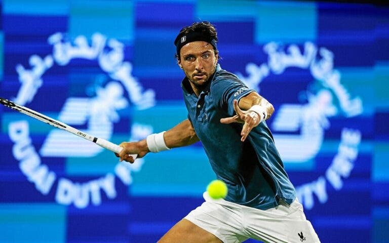 Rinderknech bate Draper em grande encontro no Dubai e apura-se para os primeiros ‘quartos’ da época