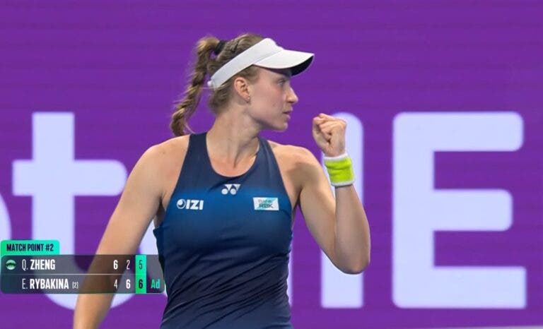 Rybakina resiste a grande batalha contra Zheng e avança para os ‘quartos’ em Doha