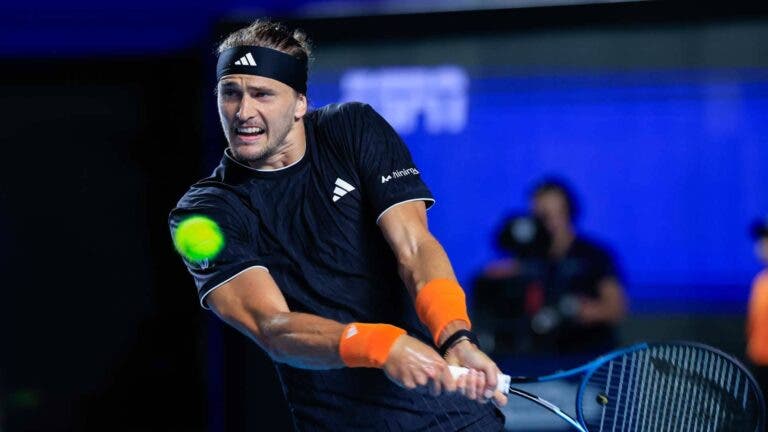 Zverev lambe feridas da Austrália, Ruud e Dimitrov caem logo a abrir em Acapulco