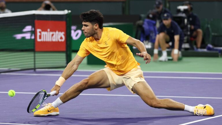 Alcaraz segue em modo cruzeiro e reedita finais de Indian Wells com Medvedev