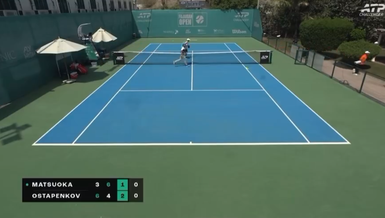 [VÍDEO] Jogadores e árbitro fogem do court após ouvirem fortes explosões no Challenger de Fujairah