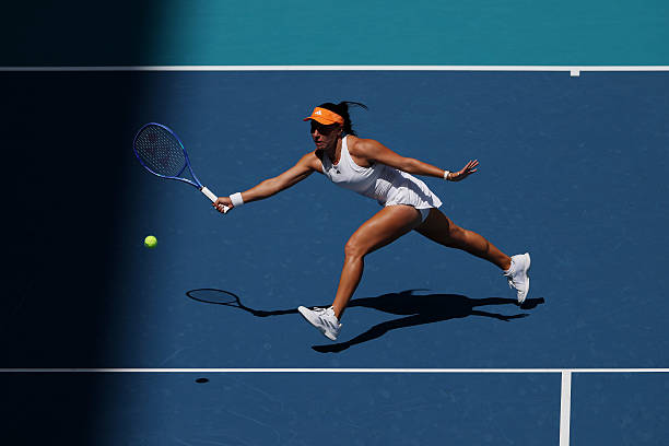 Pegula e Keys avançam sem dificuldades e Gibson bate Osaka rumo à terceira ronda em Miami