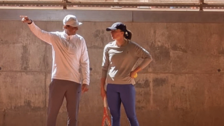 [VÍDEO] De luxo! Swiatek contou com a ajuda de… Nadal no seu treino