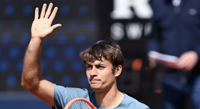 Cobolli faz a melhor exibição da sua vida e banaliza Zverev rumo à final em Munique